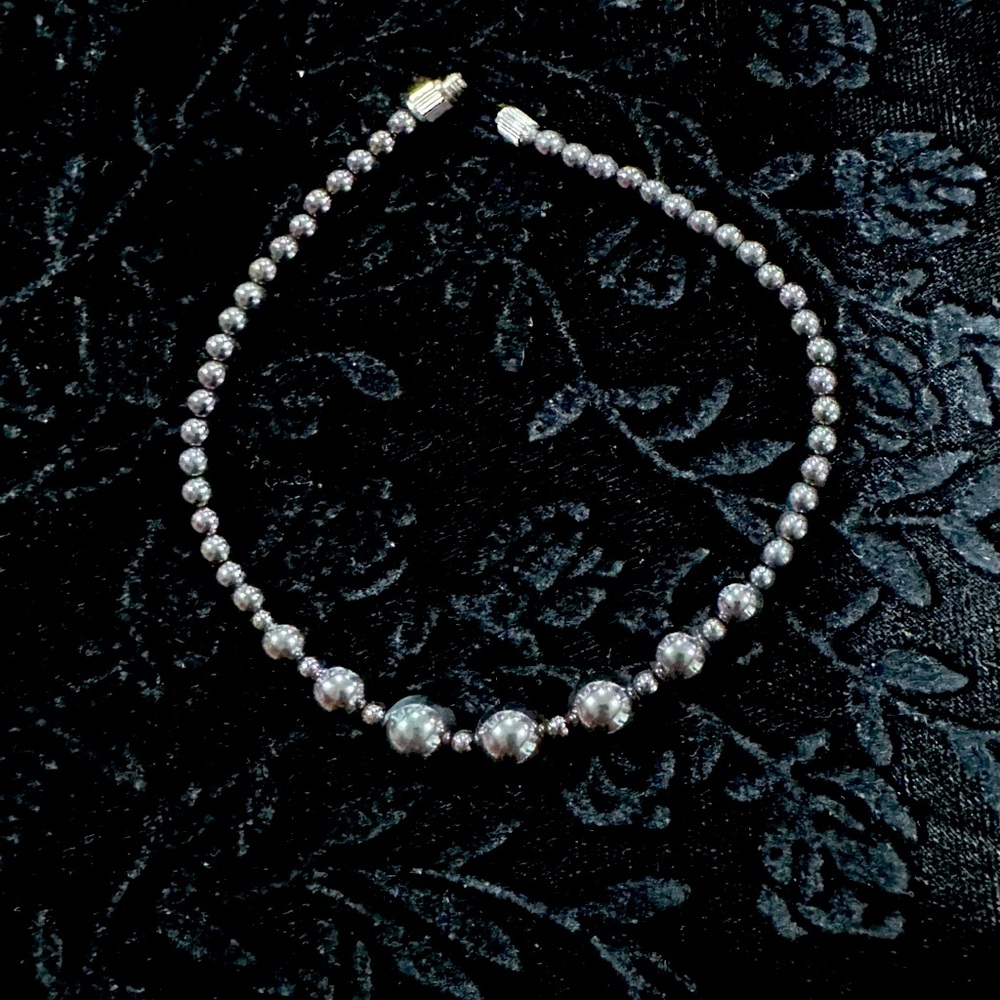 Ankle bracelet with twist closure